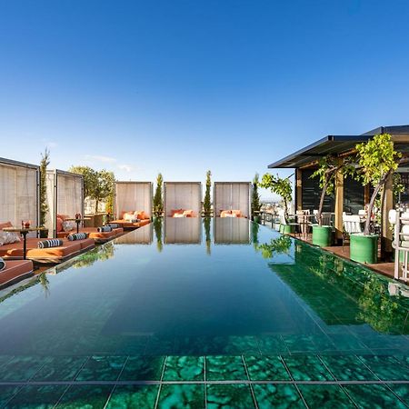 Bless Hotel Madrid - The Leading Hotels Of The World Esterno foto The rooftop pool at the hotel
