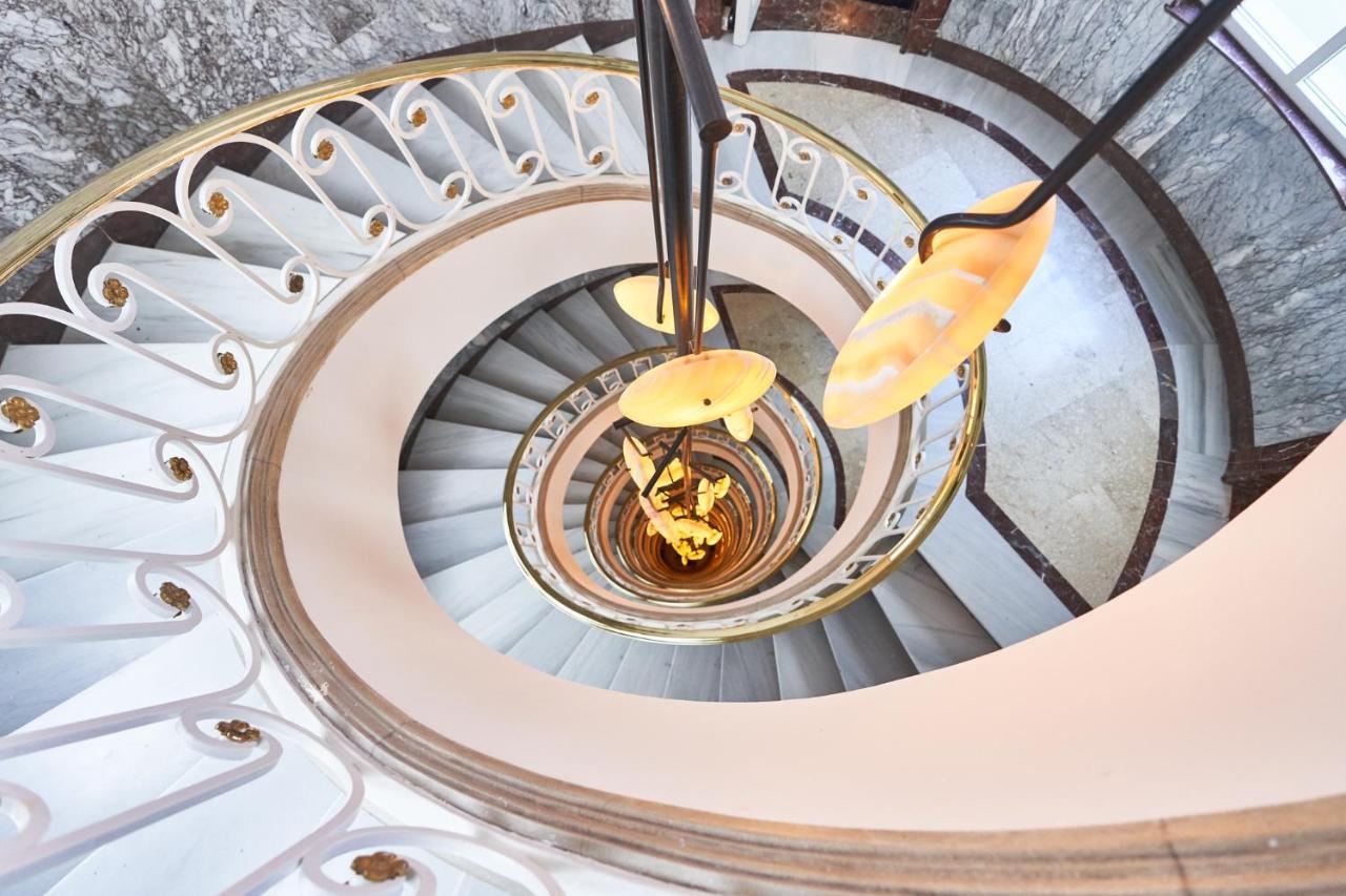 Bless Hotel Madrid - The Leading Hotels Of The World Esterno foto Spiral staircase