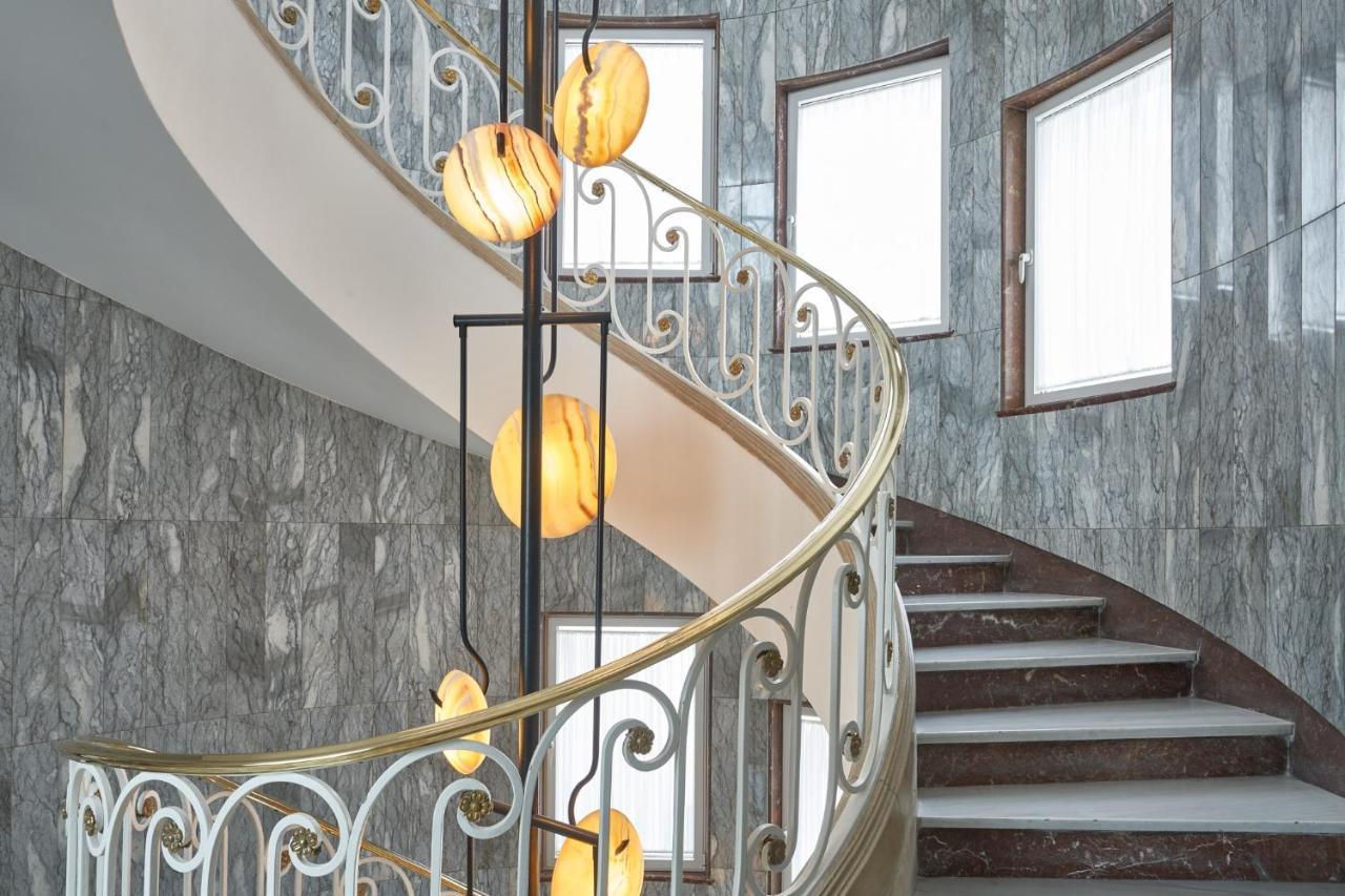 Bless Hotel Madrid - The Leading Hotels Of The World Esterno foto The staircase
