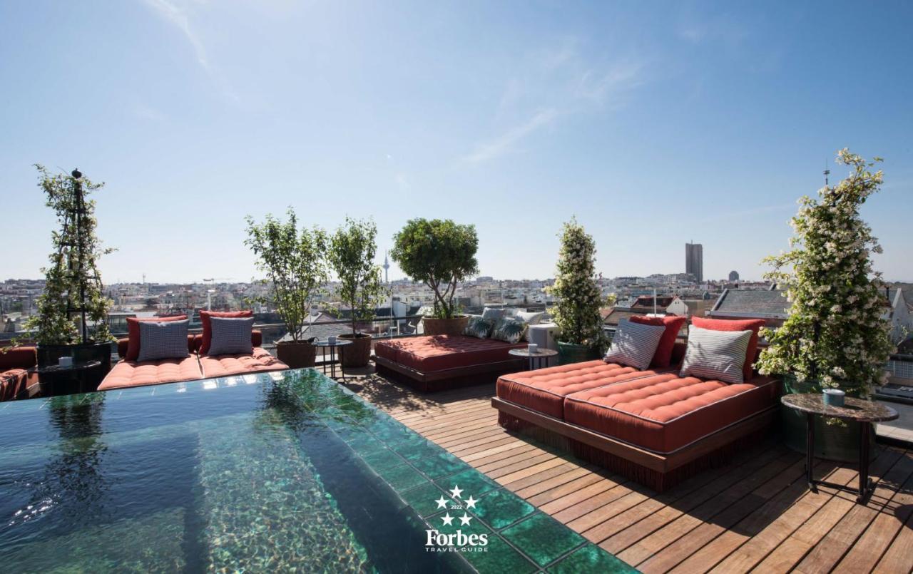 Bless Hotel Madrid - The Leading Hotels Of The World Esterno foto The rooftop pool at the Forbes Hotel