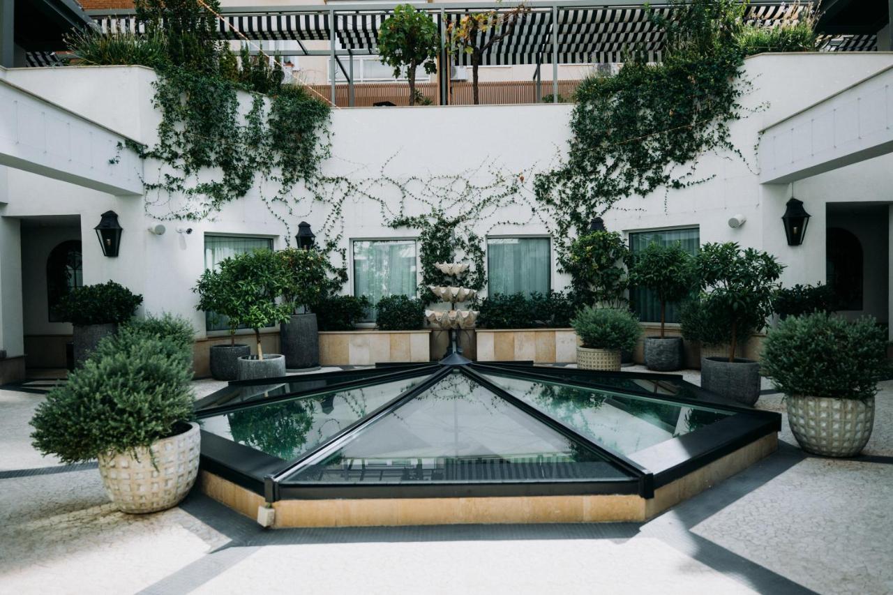 Bless Hotel Madrid - The Leading Hotels Of The World Esterno foto The courtyard of the hotel