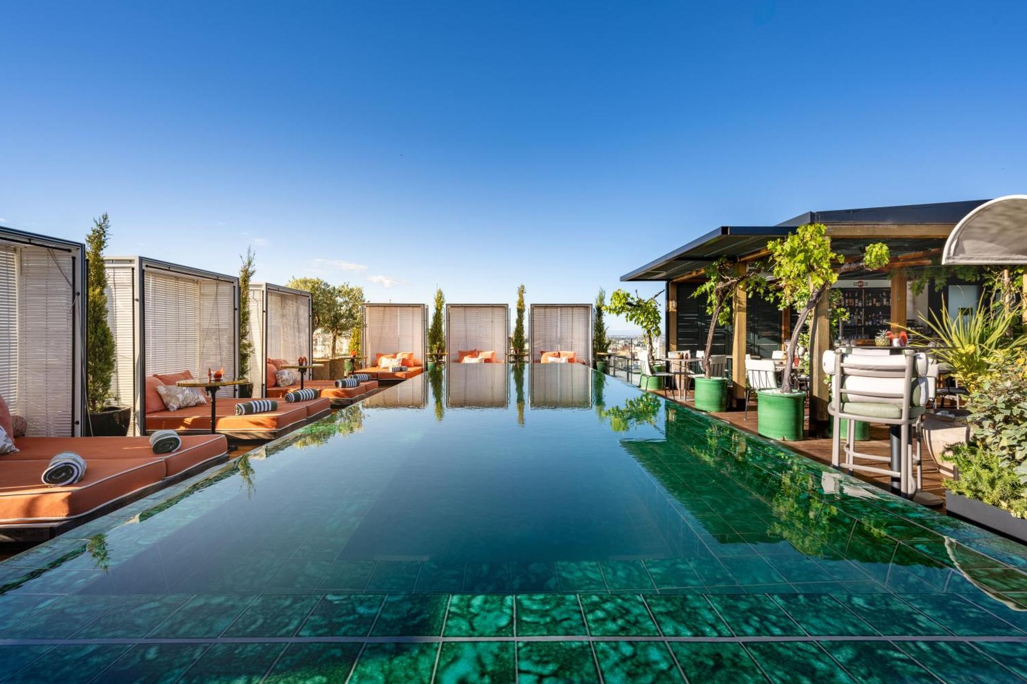 Bless Hotel Madrid - The Leading Hotels Of The World Esterno foto The rooftop pool at the hotel