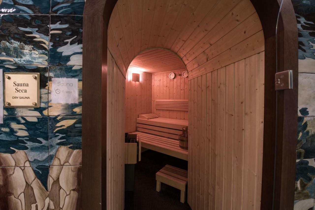 Bless Hotel Madrid - The Leading Hotels Of The World Esterno foto A modern Finnish sauna